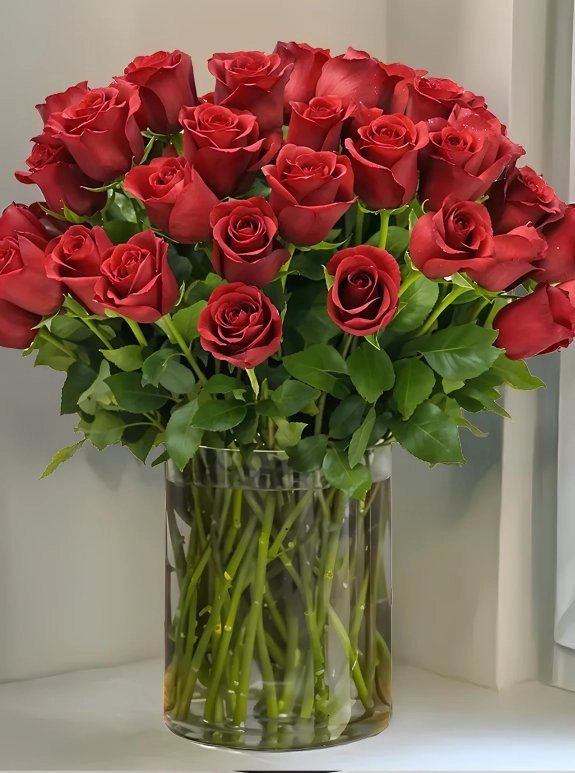 Vazoda 35 Tane Kırmızı Gül